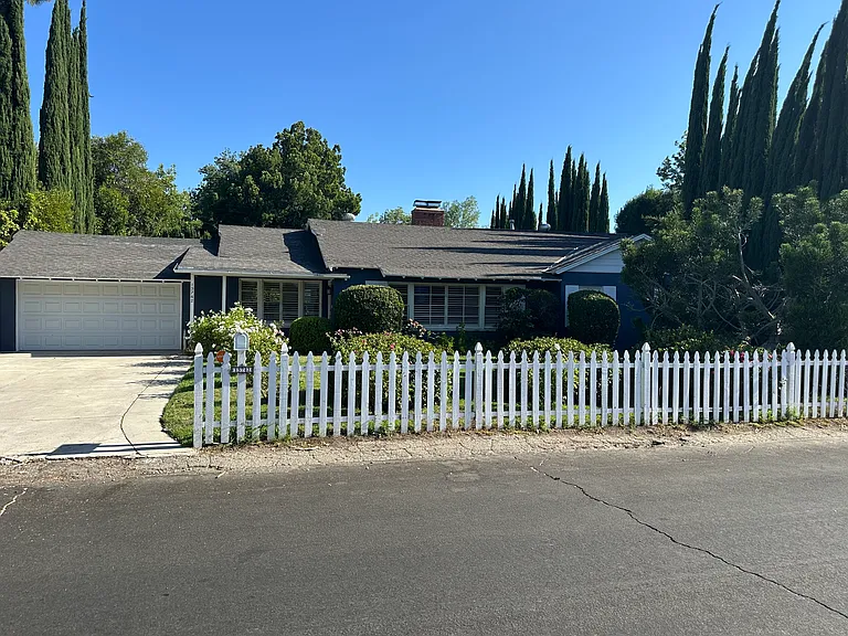 15742 Vose St — Photo 24