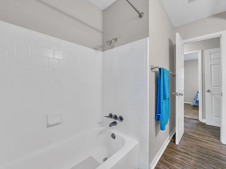 Meadowlink St — Photo 8