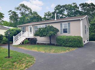 68 Starlight Dr, South Kingstown, RI 02879