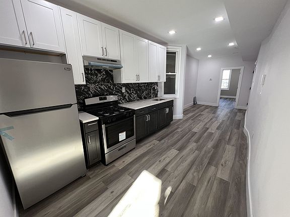 5th image of 55 Logan Ave APT 6