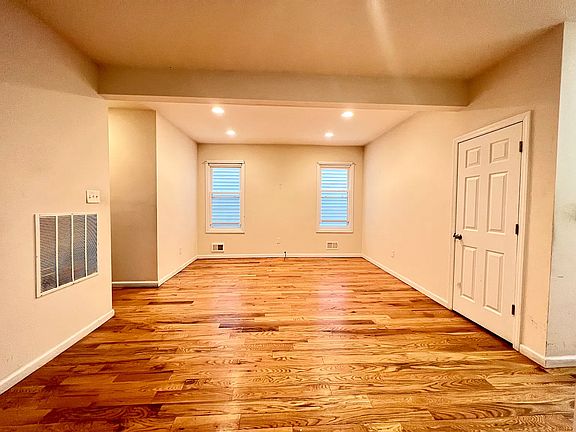 5th image of 166 Wilkinson Ave #5C