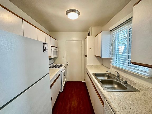 2nd image of 2044-2050 Thomas Ave #2046