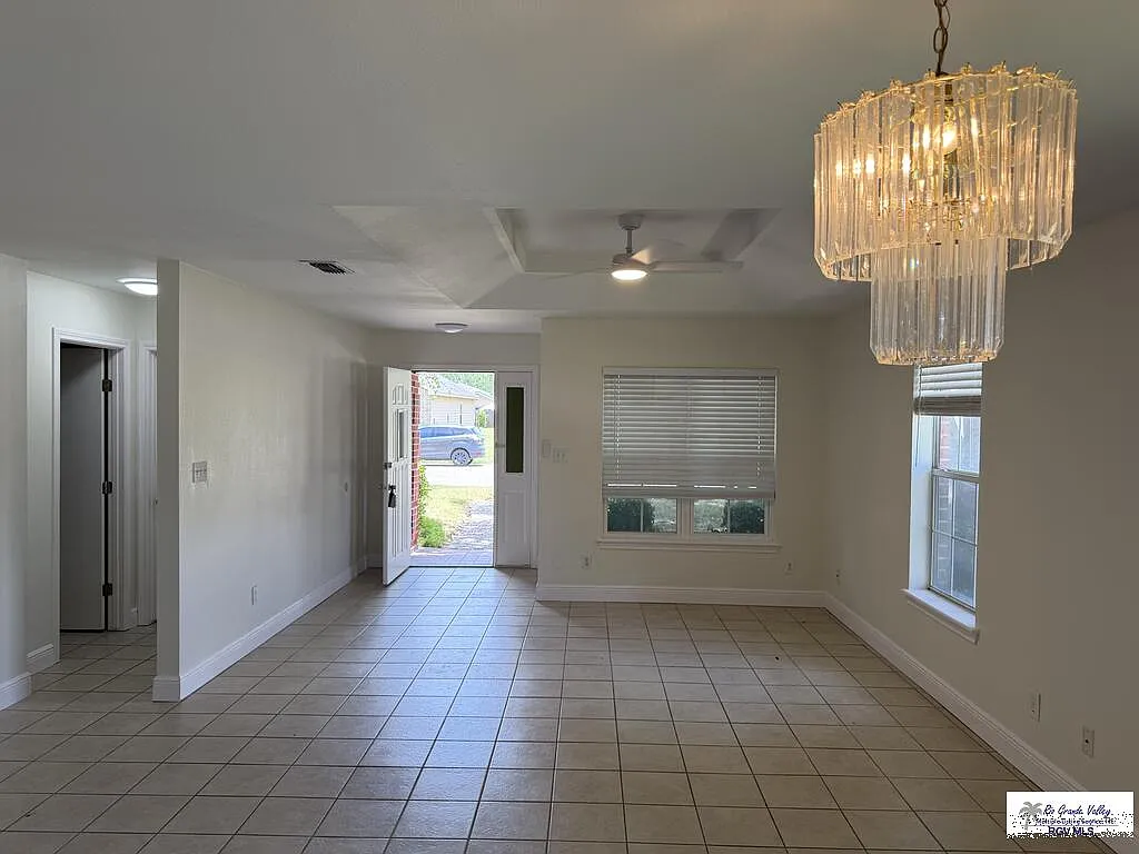 3 bed, 2.0 bath, 1250 sqft, $1,500 — Photo 3