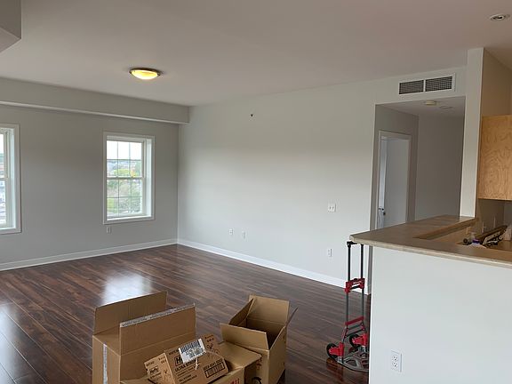 3rd image of 8 Walnut St Unit 416