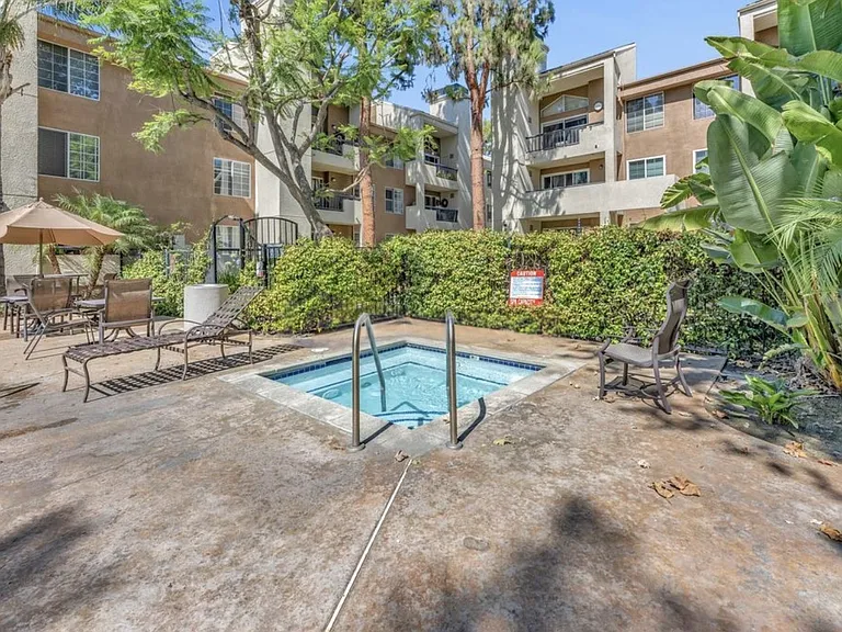 21450 Burbank Blvd #118 — Photo 16