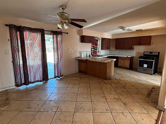 4th image of 1555 College Rd