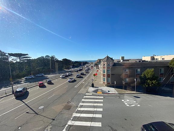 3rd image of 2550 Sloat Blvd #5