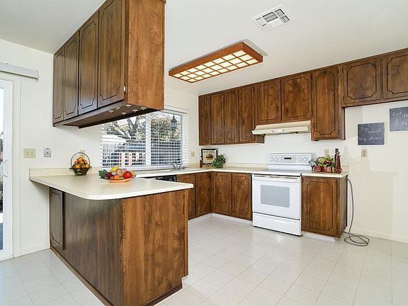 5th image of 8209 S Country Way