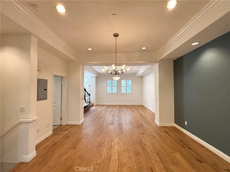 441 N Los Robles Ave #16 — Photo 4