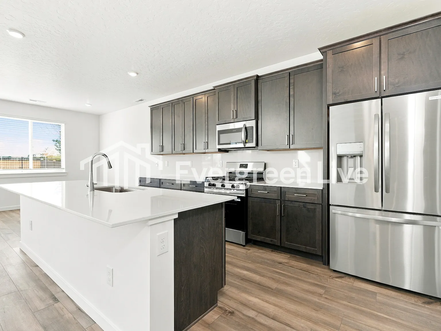 5 bed, 3.0 bath, 3240 sqft, $3,245 — Photo 4