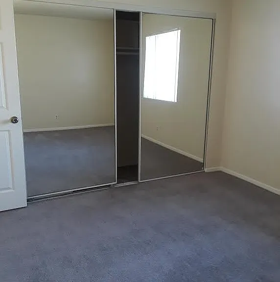 13935 Kornblum Ave — Photo 2