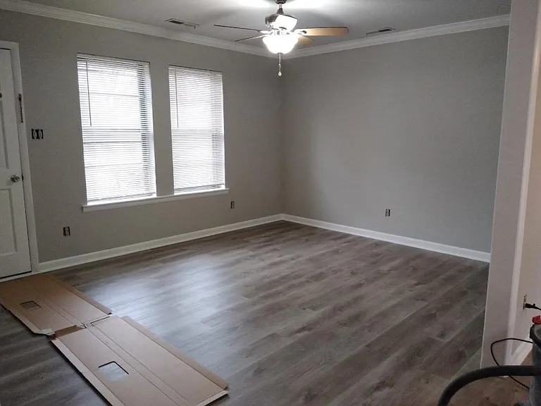 22217 Hood St — Photo 3