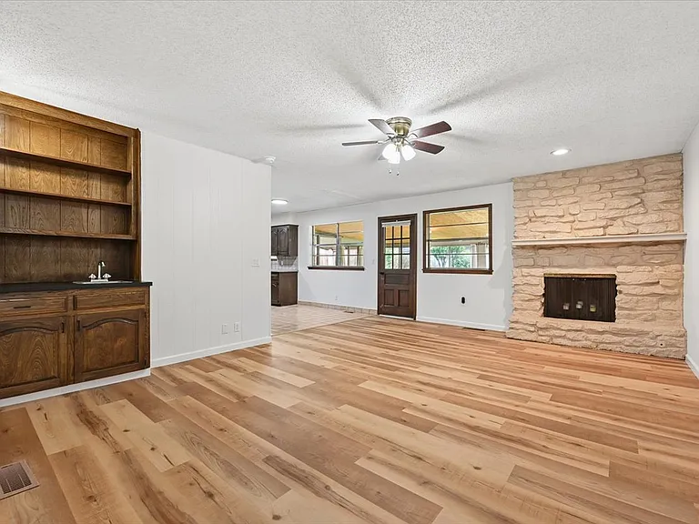 1012 W Madison St N — Photo 3