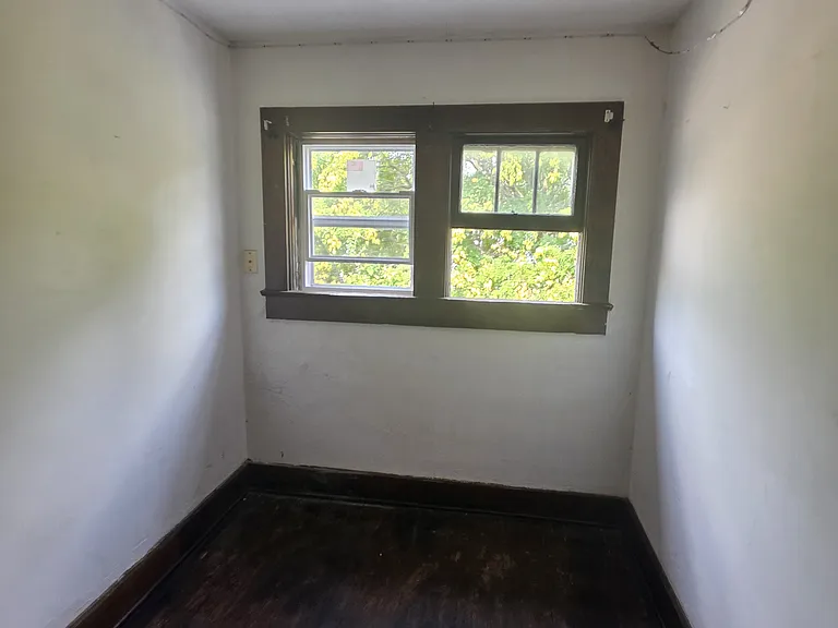 1303 E Hickory St — Photo 32