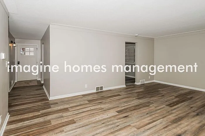 100 Crystal Lake Rd W — Photo 6