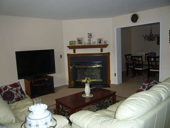 2nd image of 1158 Valley Stream Dr