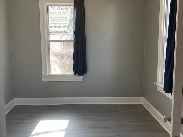 8 N Indiana Ave — Photo 32