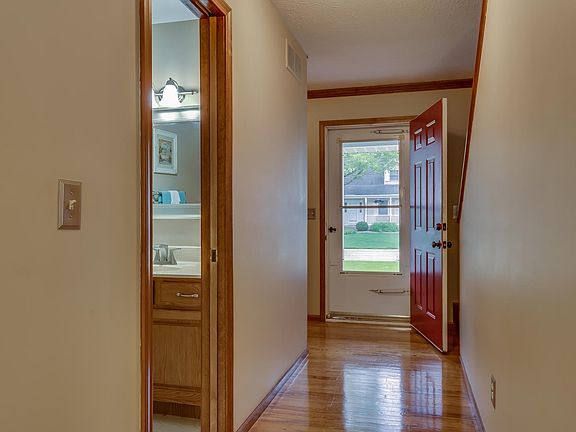 4th image of 19105 Pelican Cove Ct