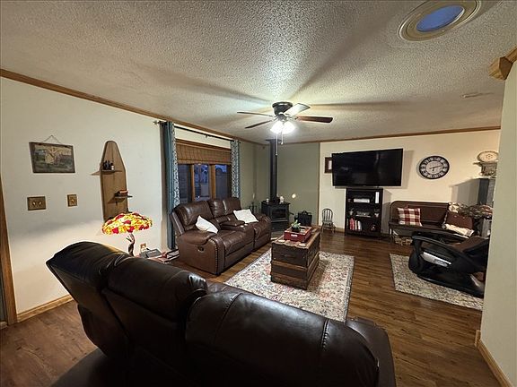 4th image of 10 W Harper Rd