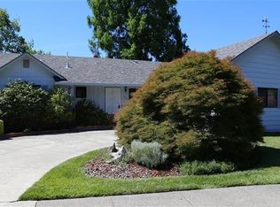 1915 Fallen Leaf Dr, Santa Rosa, CA 95405