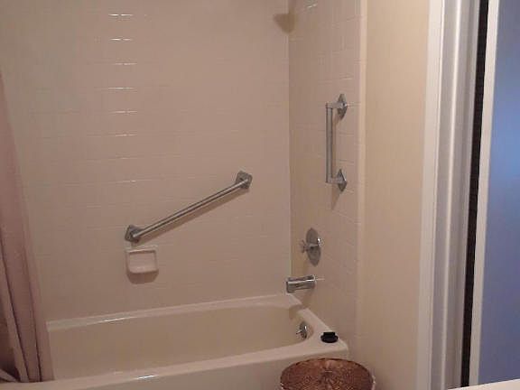 4th image of 995 Fox Trace Ct