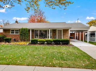 30018 Manhattan St, Saint Clair Shores, MI 48082