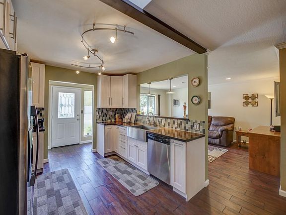 5th image of 210 Siesta Dr