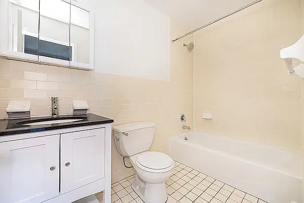 Rented by Green Leaf Management, LLC | media 17