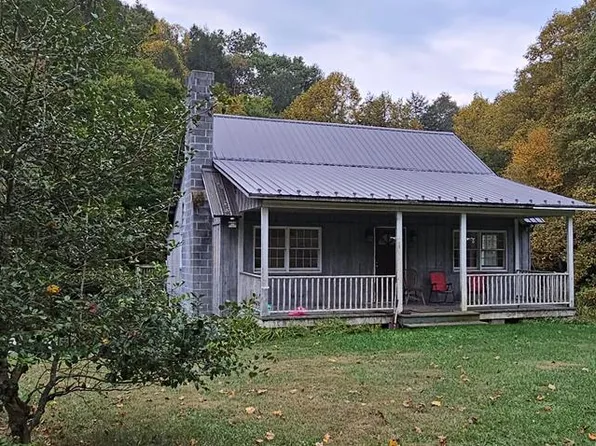 1995 Walkers Creek Rd, Marion, VA 24354