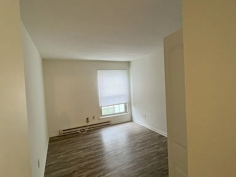 University Park Apartments near Cornell University — Photo 351