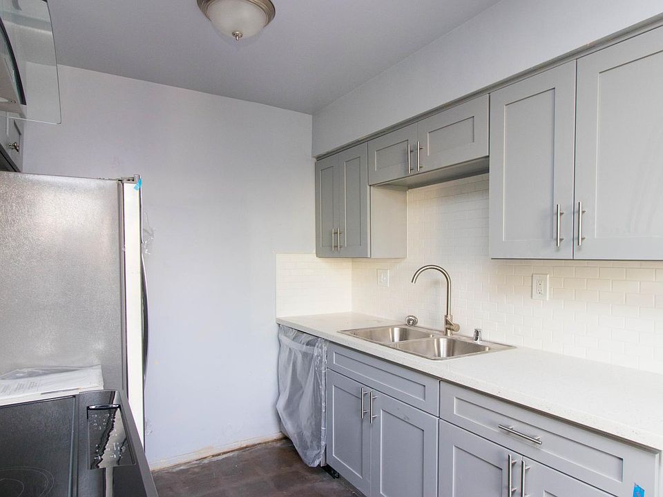 1st image of 2200 E 6th St APT 8