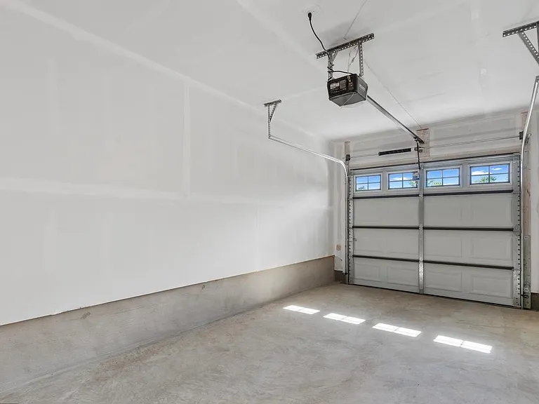 16502 Green Glade Dr — Photo 33