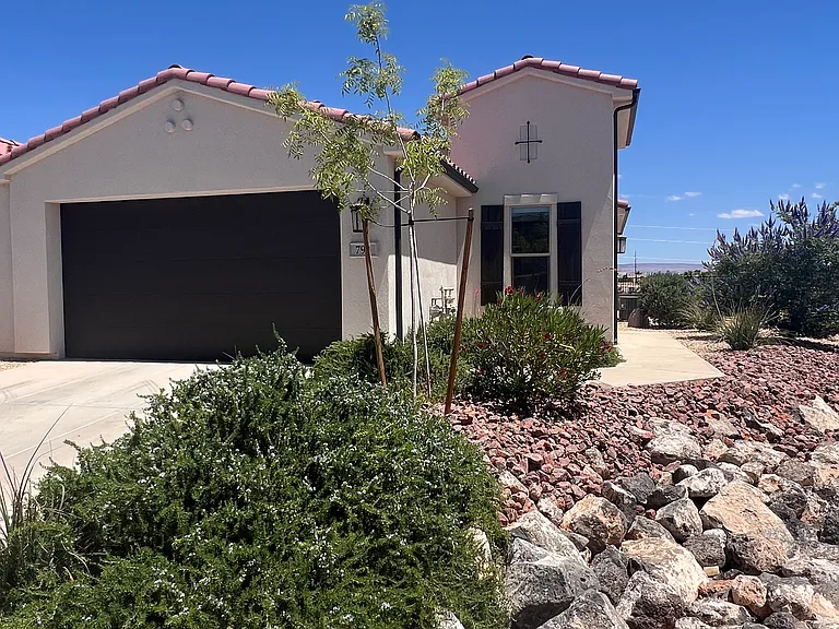 798 N Via Modelo Cir — Photo 1