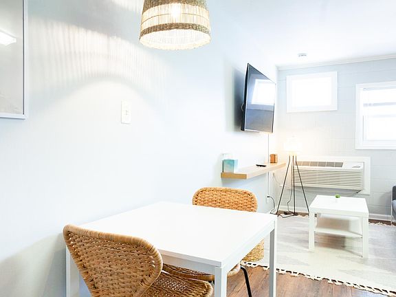 Open layout between living room, dining area, & kitchen