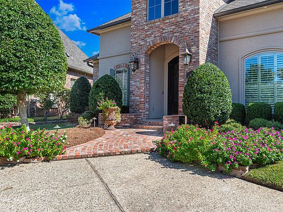 4th image of 205 Summertree Ct