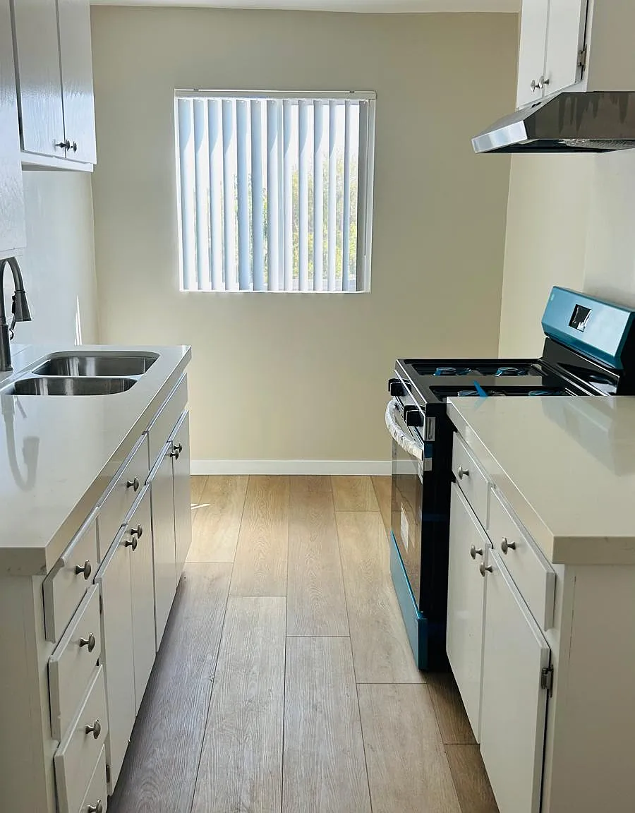 6900 Coldwater Canyon Ave — Photo 3