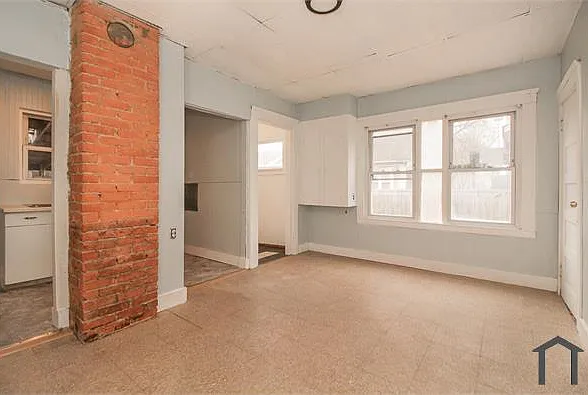 3 bed, $1,300 — Photo 2