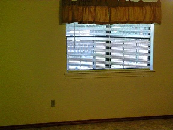 5th image of 1704 Hanks St