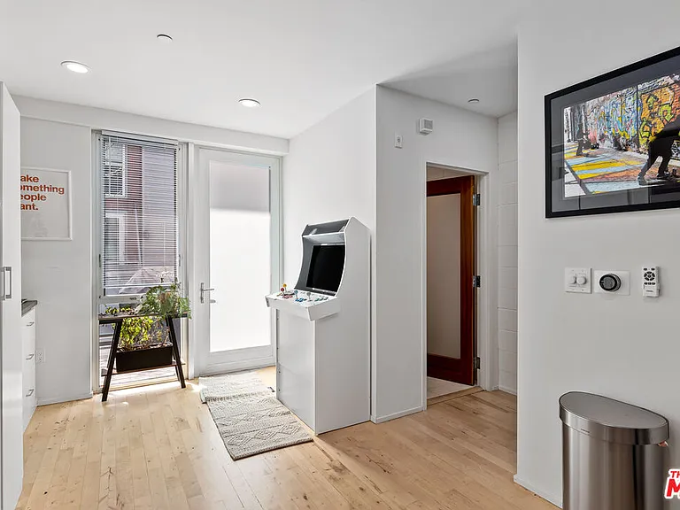 9703 S Normandie Ave — Photo 14