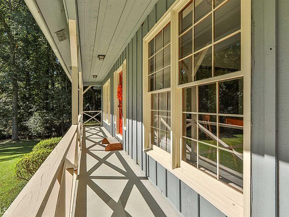 5th image of 160 Lakeview Ln