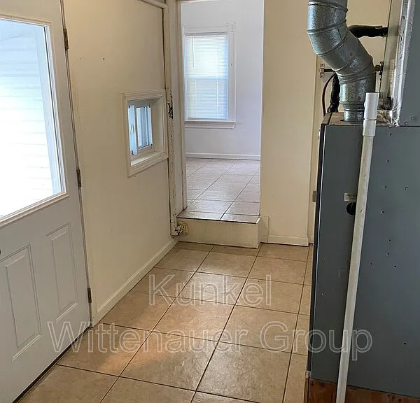 821 Edward St — Photo 8