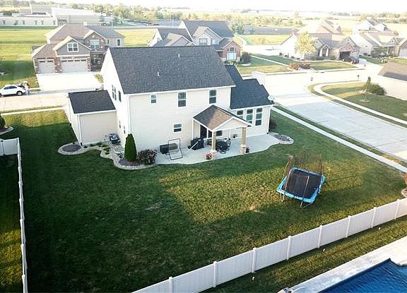 4th image of 135 Oakshire Dr W
