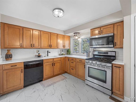 4th image of 8728 Del Vista Dr