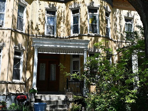 4th image of 277 Maple Street