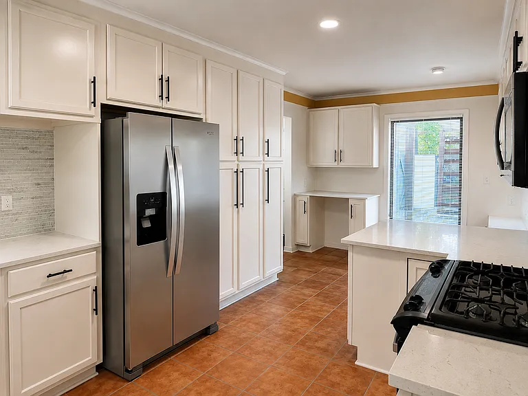 1008 Wright Blvd — Photo 2