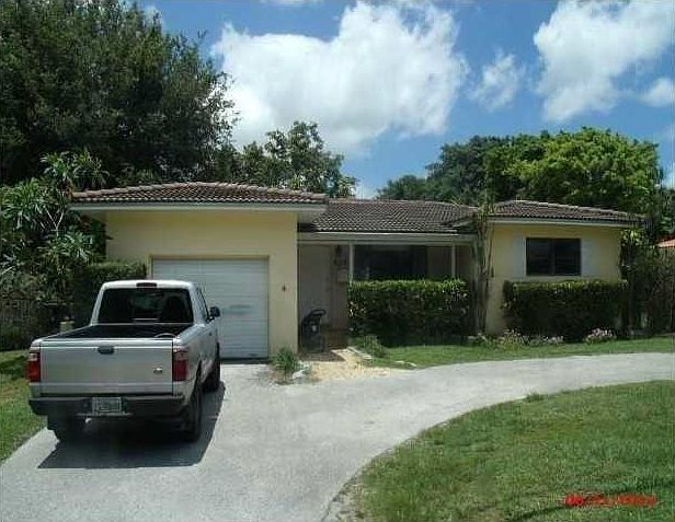 1st image of 825 NE 91st Ter