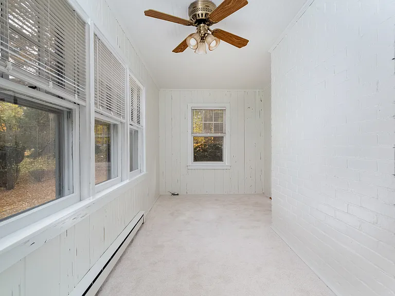 31 Hillandale Rd — Photo 15