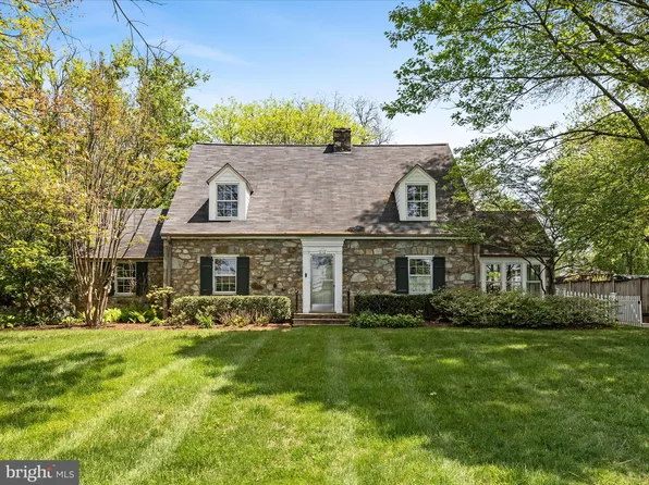 210 S 32nd St, Purcellville, VA 20132