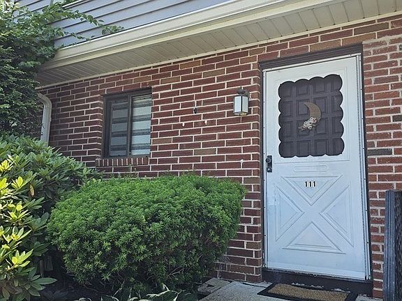 2nd image of 111 Farrwood Dr #111