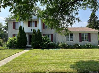 1016 Shallowdale Dr, Troy, MI 48085